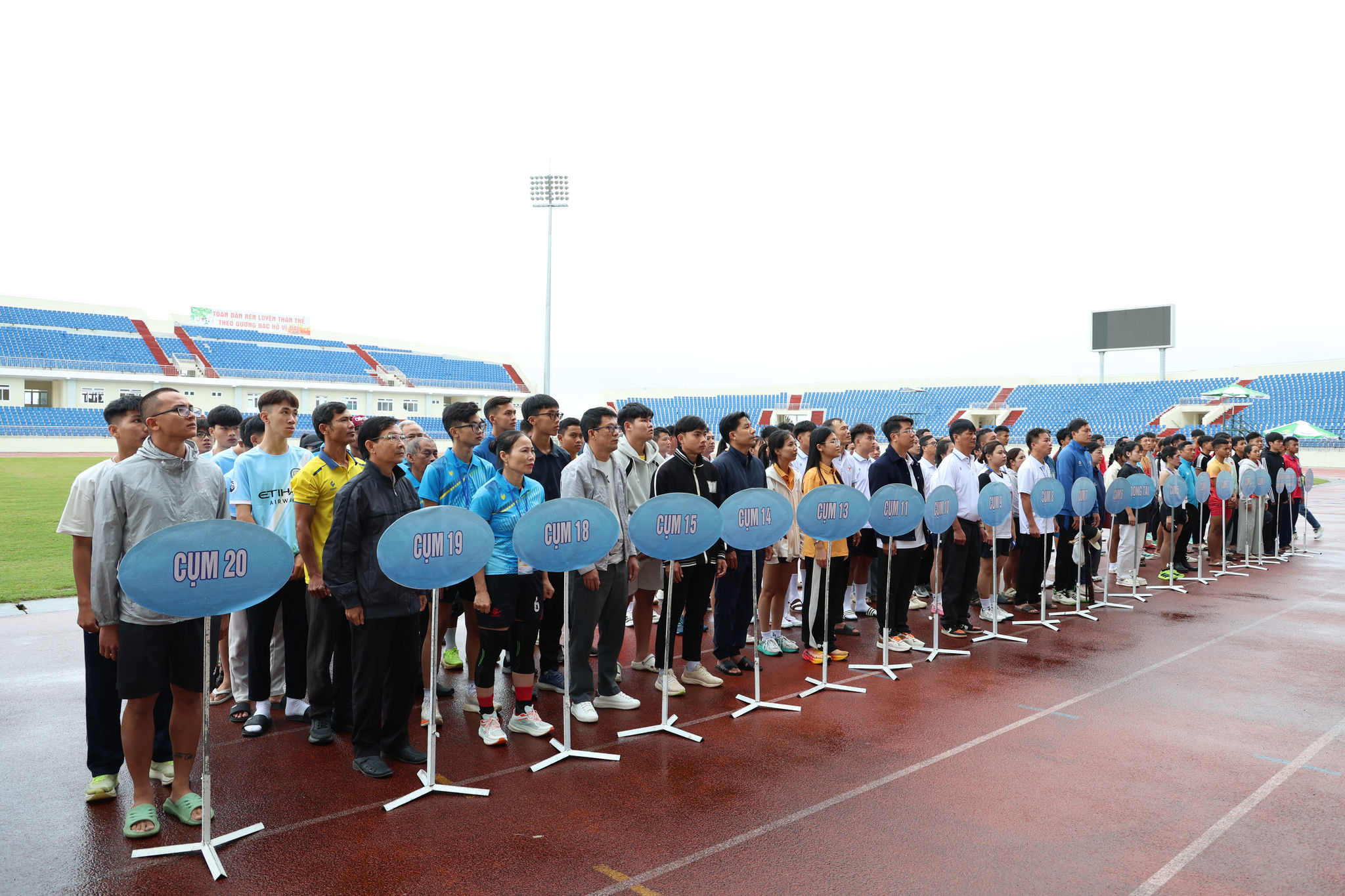 Các đoàn VĐV tham gia môn Điền kinh tại Đai hội TDTT tỉnh Lâm Đồng lần thứ I