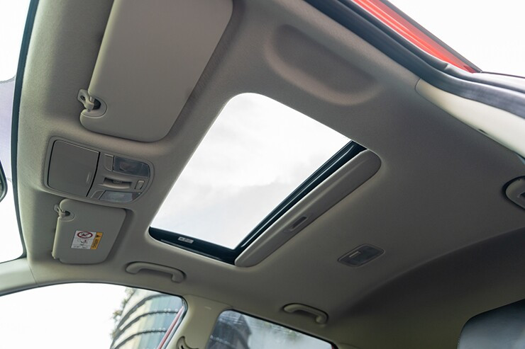 Hàng ghế bọc da thể thao trên mẫu SUV hạng A của KIA
