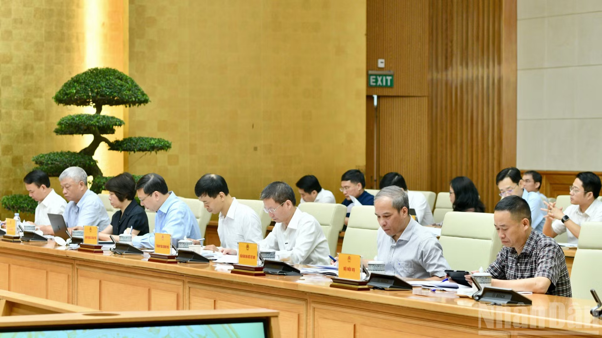 Lãnh đạo các bộ, ngành, cơ quan Trung ương tham dự cuộc họp. (Ảnh: THANH GIANG)