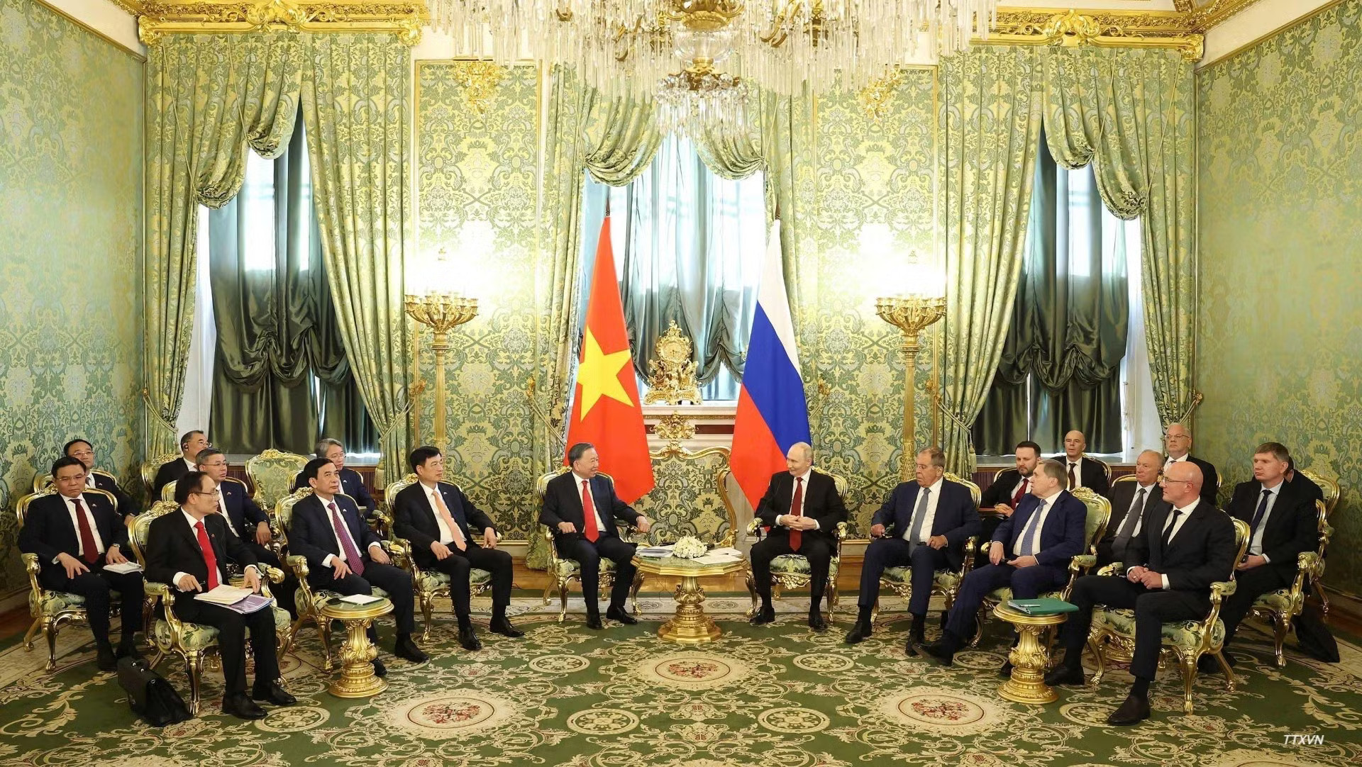 vna-potal-tong-bi-thu-chu-tich-nuoc-to-lam-hoi-dam-voi-tong-thong-lien-bang-nga-vladimir-putin-5845.jpg