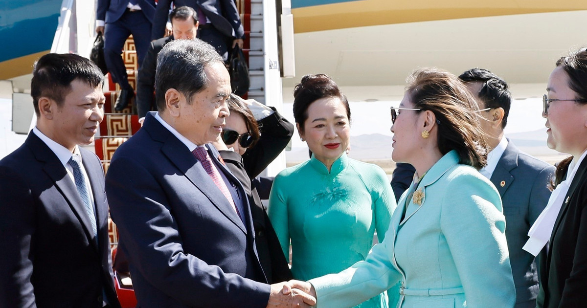l3kevfkjc7sx4wwnnhd6ouyefduvt6elryybhipxx5cq1zv15ji-_vna-potal-chu-tich-quoc-hoi-va-phu-nhan-bat-dau-tham-chinh-thuc-mong-co(1).jpg