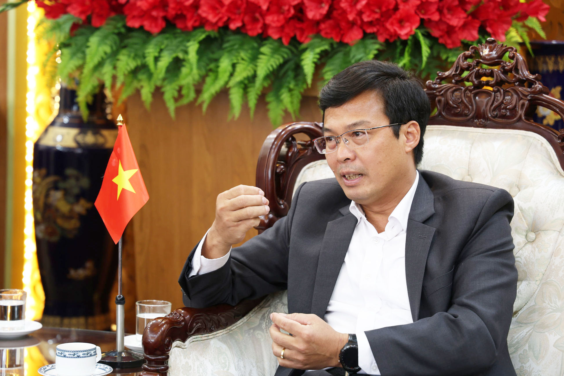 pho-chu-tich-ubnd-tinh-lam-dong-dinh-van-tuan-gioi-thieu-ve-tiem-nang-the-manh-va-ve-dep-cua-lam-dong(1).jpg