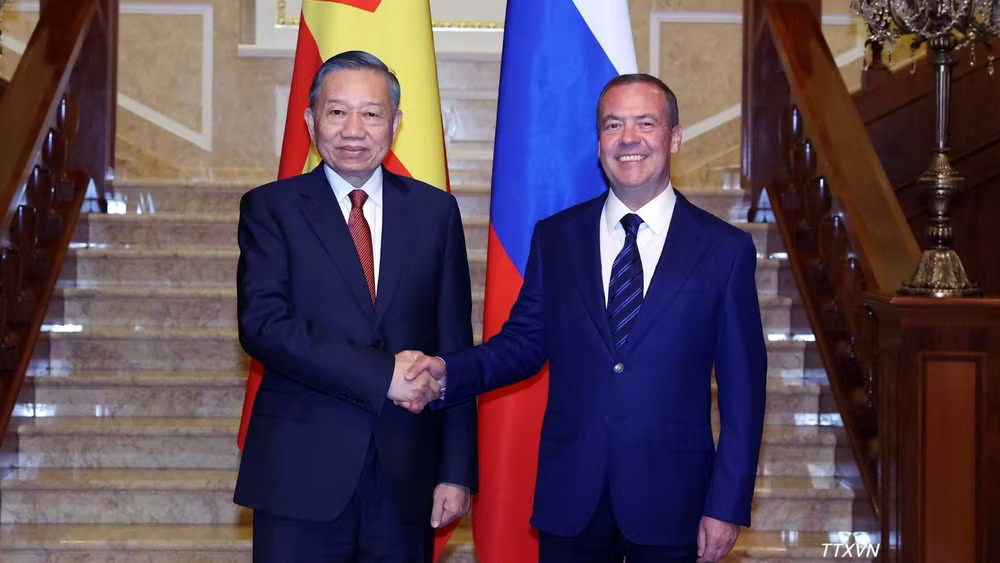 vna-potal-tong-bi-thu-chu-tich-nuoc-to-lam-hoi-kien-chu-tich-dang-nuoc-nga-thong-nhat-pho-chu-tich-hoi-dong-an-ninh-lien-bang-nga-dmitry-medvedev-2438.avif