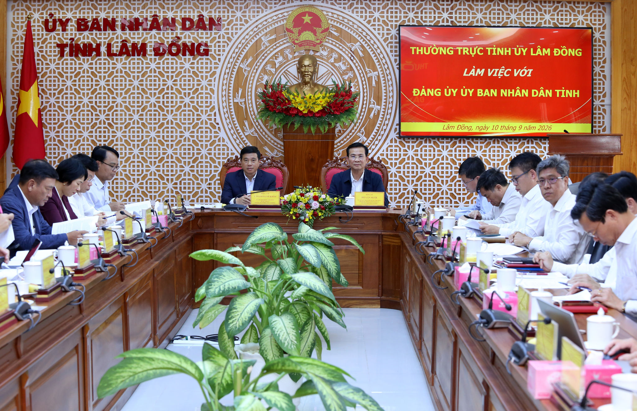 Đây là buổi làm việc đầu tiên của tập thể Thường trực Tỉnh ủy với Đảng ủy UBND tỉnh kể từ khi vận hành mô hình chính quyền địa phương 2 cấp