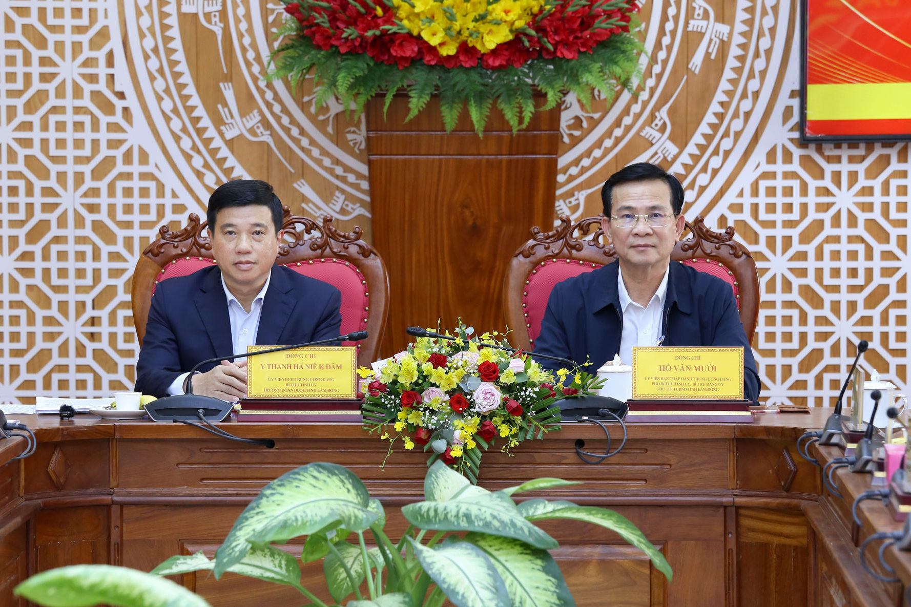 cac-dong-chi-y-thanh-ha-nie-kdam-uy-vien-ban-chap-hanh-trung-uong-dang-bi-thu-tinh-uy-truong-doan-dbqh-tinh-lam-dong-1-(1).jpg