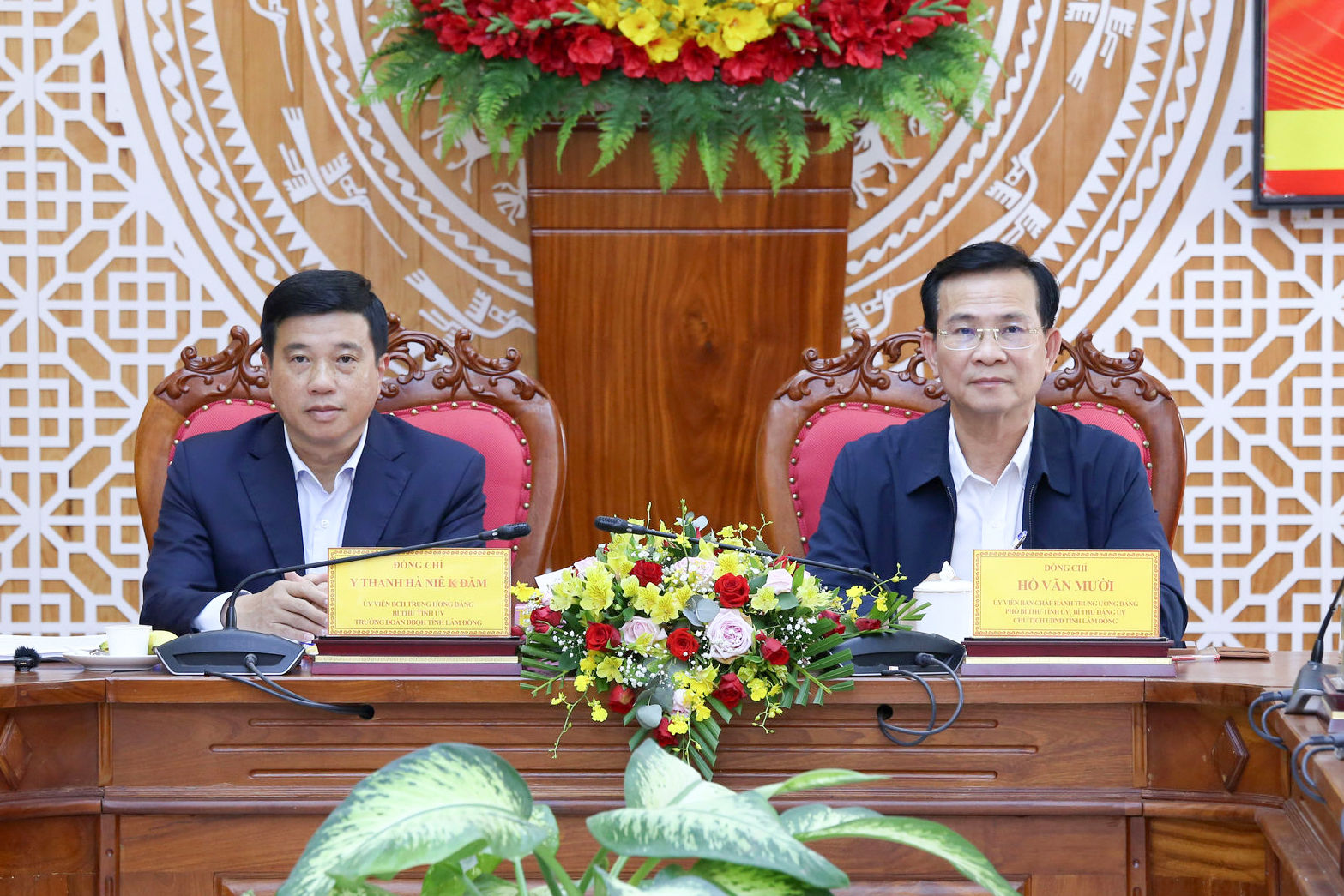 cac-dong-chi-y-thanh-ha-nie-kdam-uy-vien-ban-chap-hanh-trung-uong-dang-bi-thu-tinh-uy-truong-doan-dbqh-tinh-lam-dong-1-2-(1).jpg