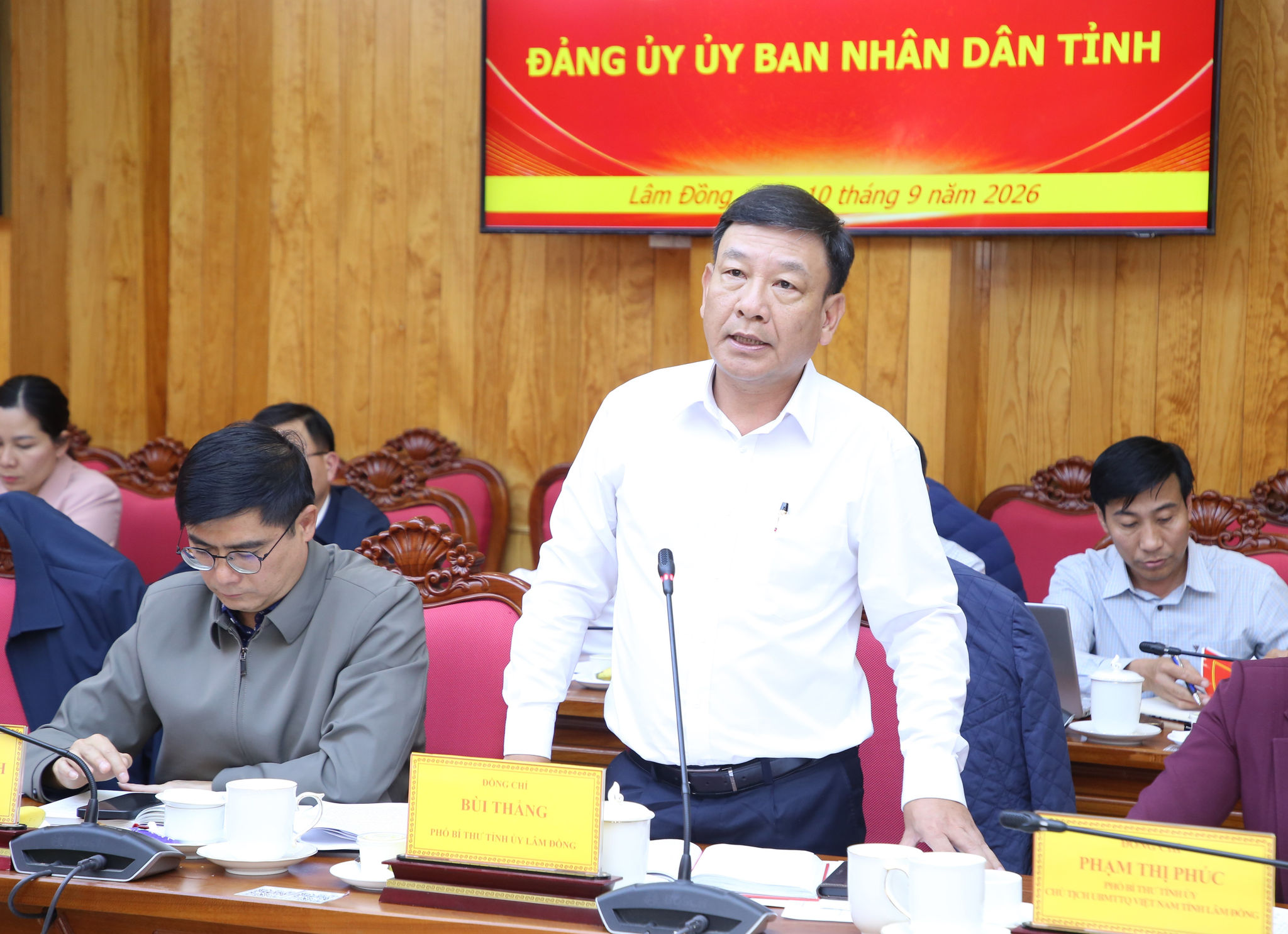 Đòng chí Bùi Thắng, Phó Bí thư Tỉnh ủy Lâm Đồng phát biểu tại buổi làm việc