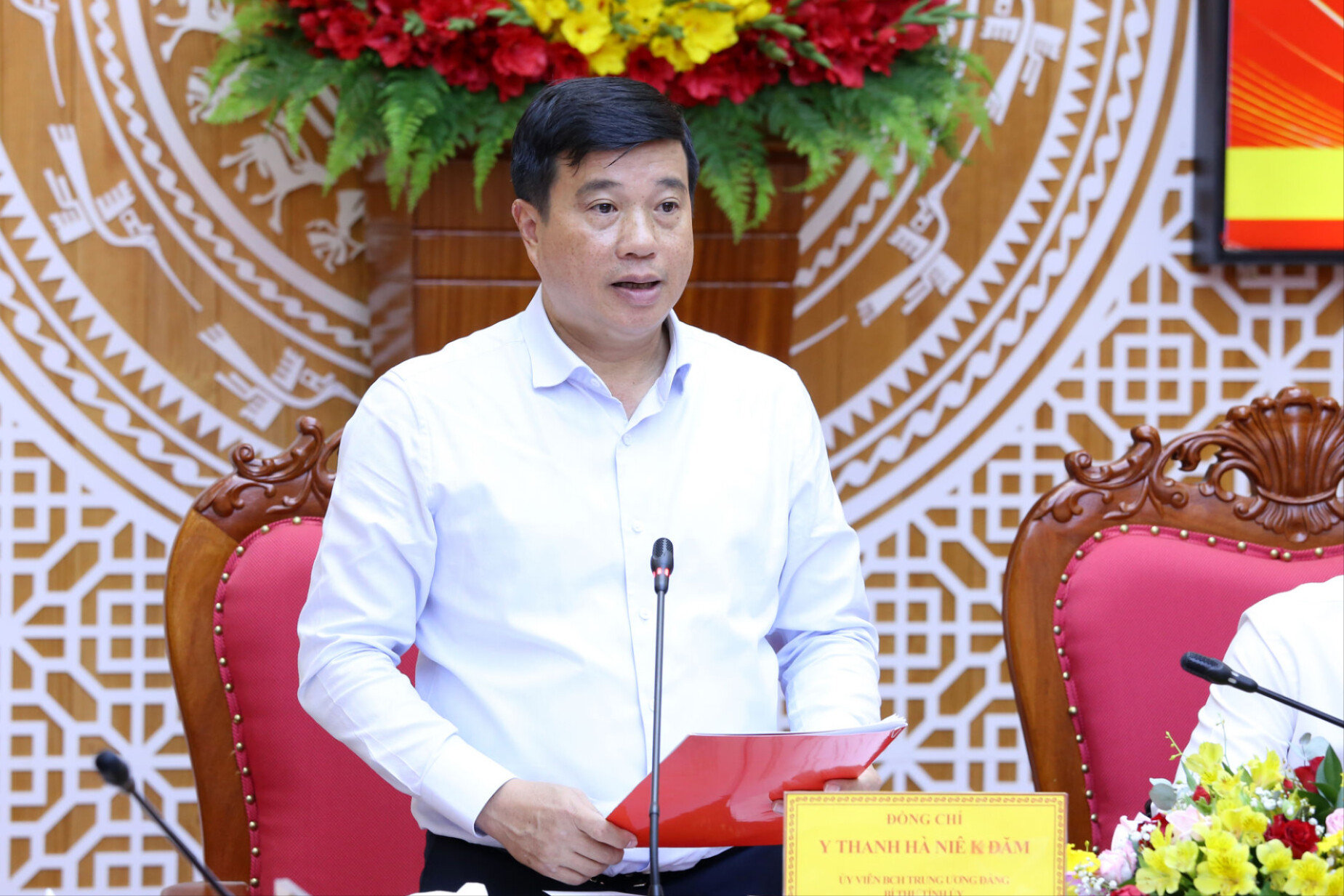 dong-chi-y-thanh-ha-nie-kdam-uy-vien-ban-chap-hanh-trung-uong-dang-bi-thu-tinh-uy-truong-doan-dbqh-tinh-lam-dong-phat-bieu-ket-luan-buoi-lam-viec-2-(1).jpg