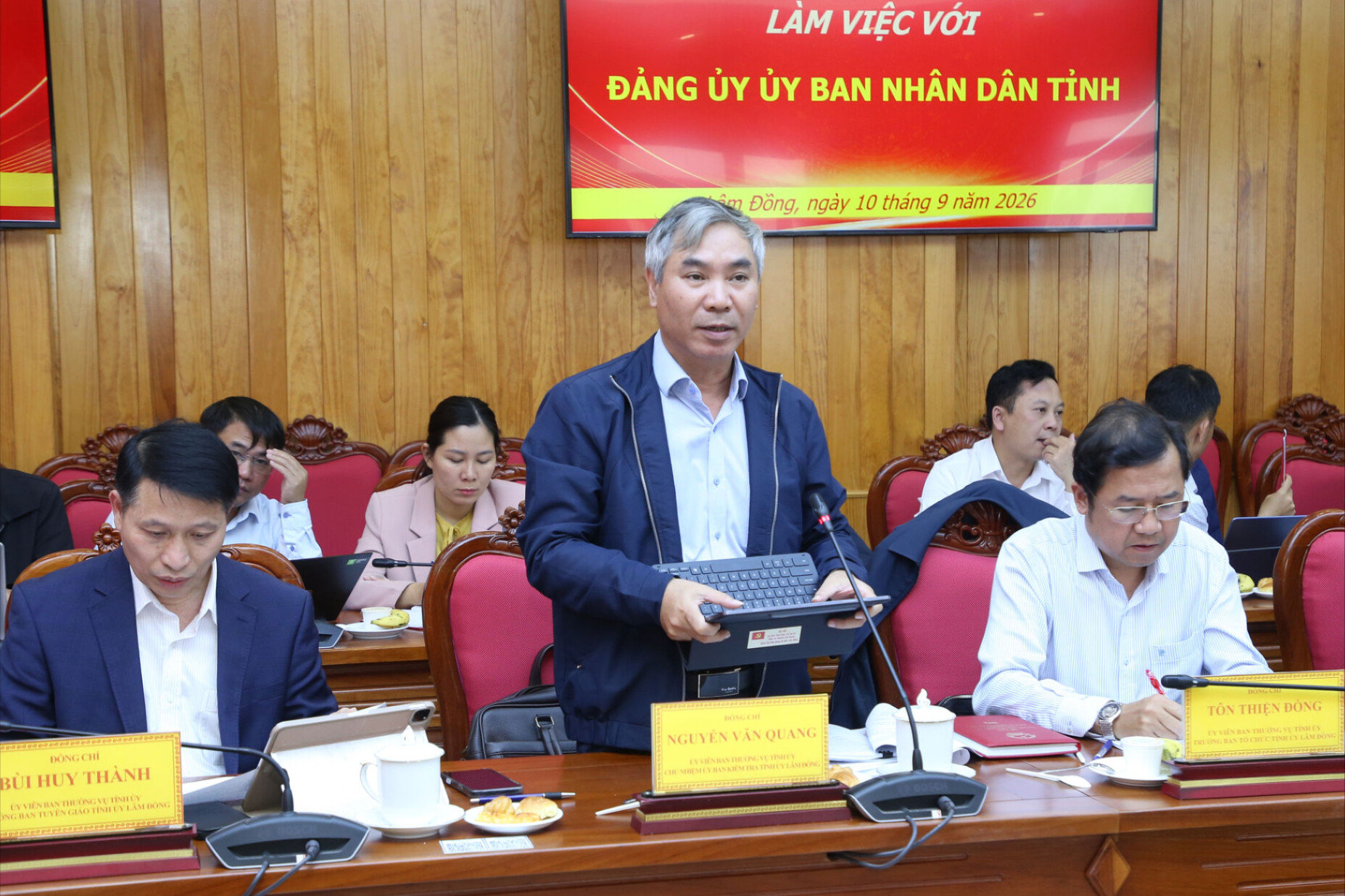 uy-vien-ban-thuong-vu-tinh-uy-chu-nhiem-uy-ban-kiem-tra-tinh-uy-nguyen-van-quang-phat-bieu-tai-buoi-lam-viec(1).jpg