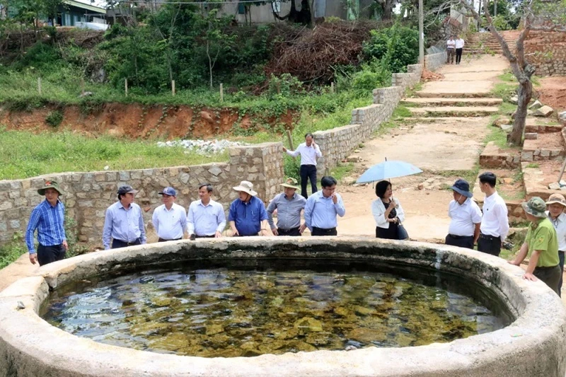 suoi-nuoc-nong-da-long.jpg.webp