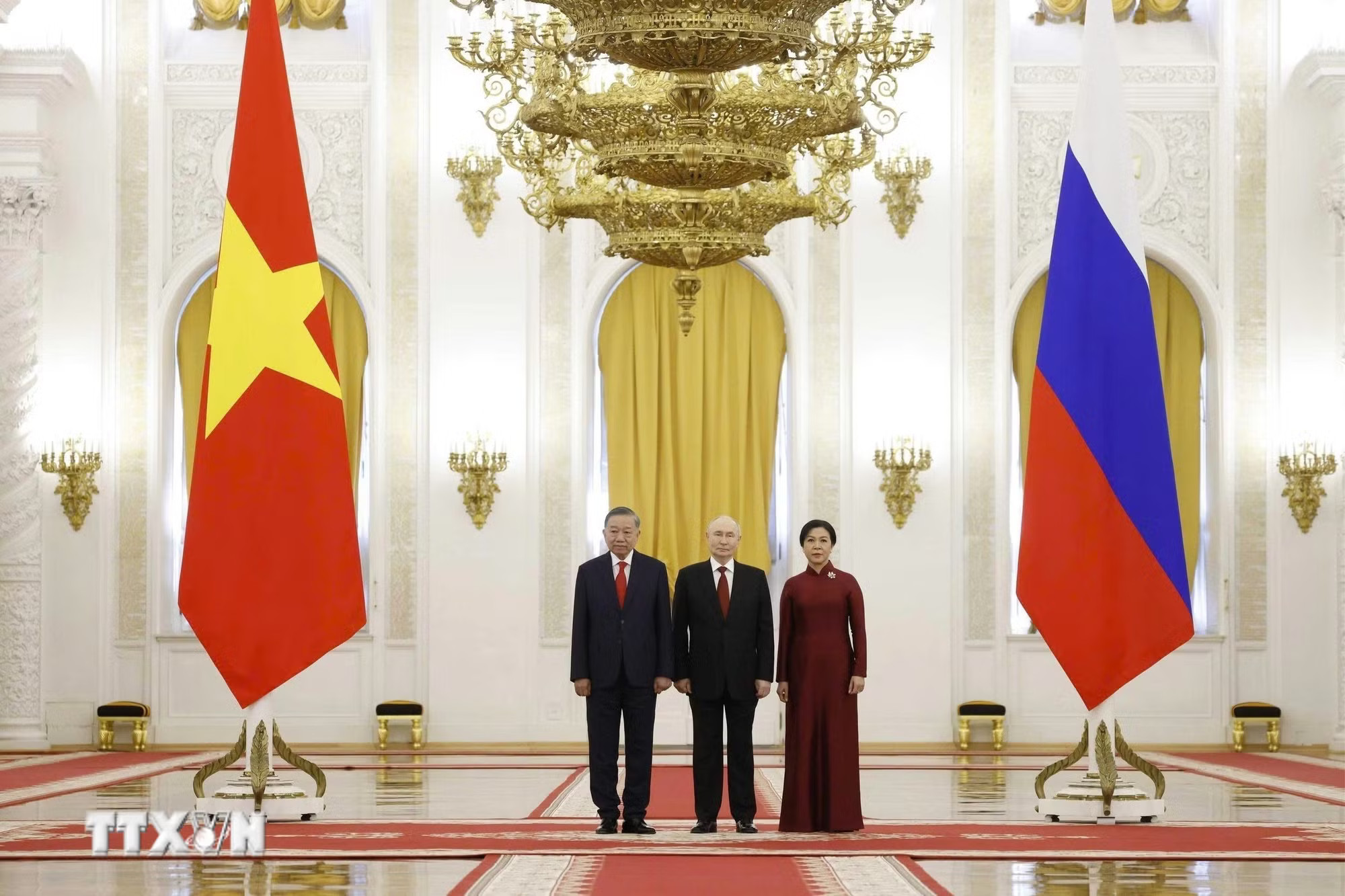 ttxvn-tong-thong-nga-putin-chu-tri-le-don-tong-bi-thu-chu-tich-nuoc-to-lam-cung-phu-nhan-9013980-3.jpg