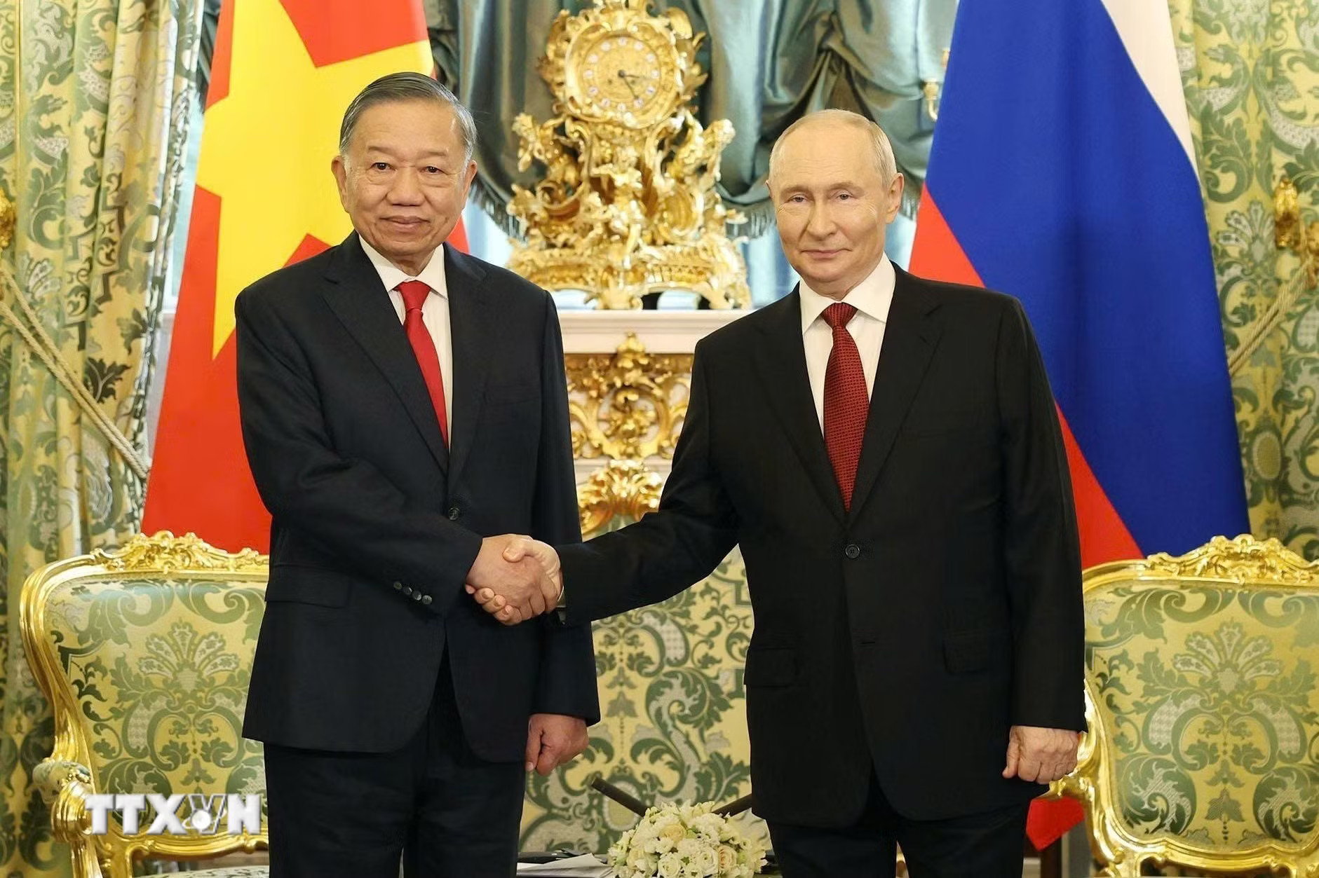ttxvn-tong-thong-nga-putin-chu-tri-le-don-tong-bi-thu-chu-tich-nuoc-to-lam-cung-phu-nhan-9013998-4.jpg