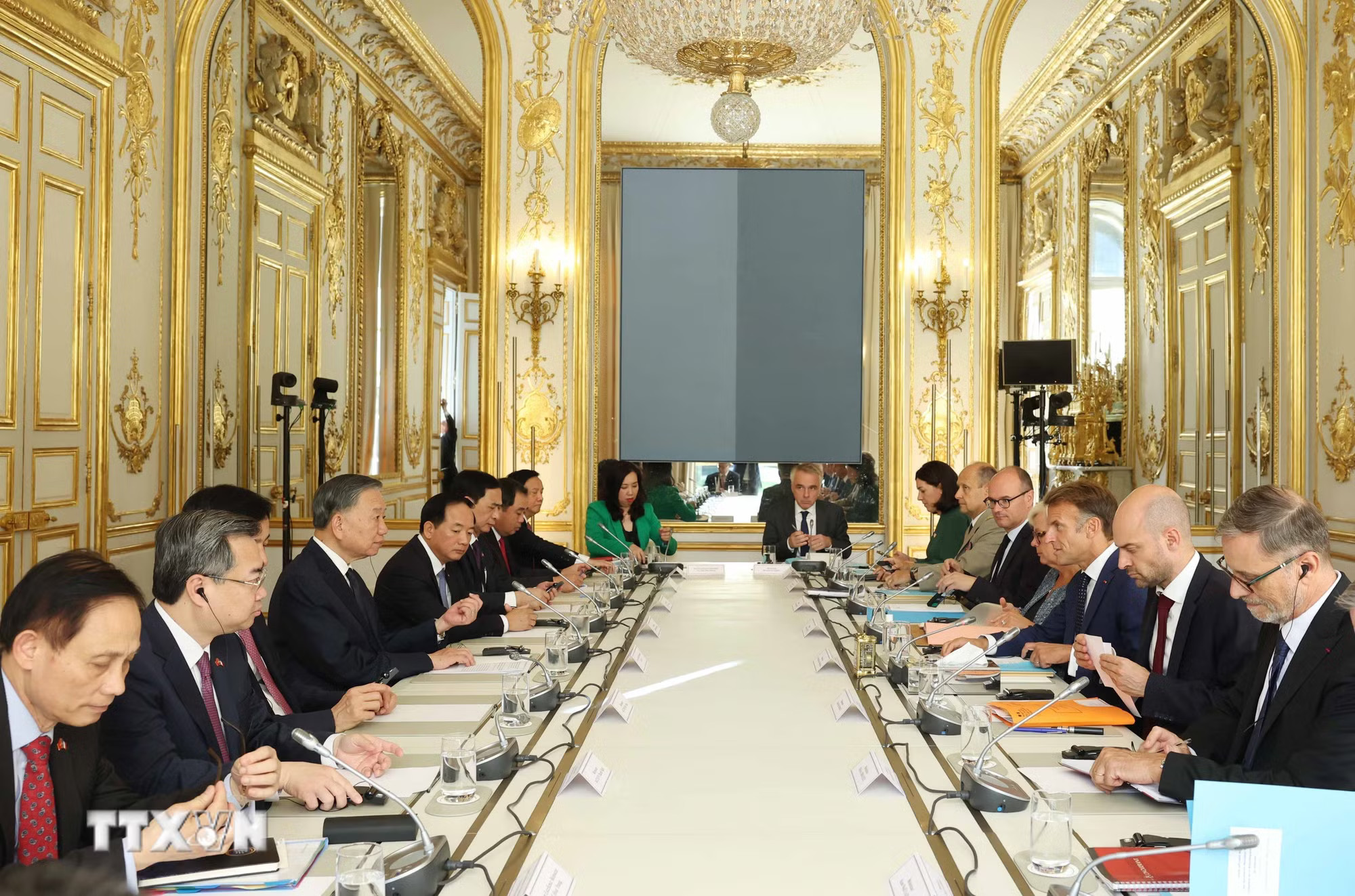 ttxvn-tong-bi-thu-chu-tich-nuoc-to-lam-hoi-dam-voi-tong-thong-phap-emmanuel-macron-1.jpg
