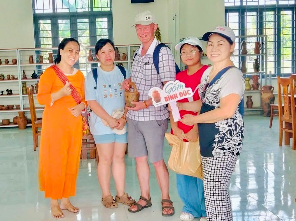 khách tham quan