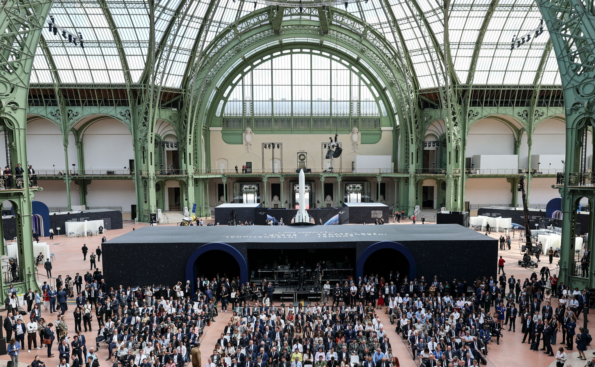 Hội nghị Thượng đỉnh quốc tế về Không gian vũ trụ diễn ra tại Paris (Pháp)