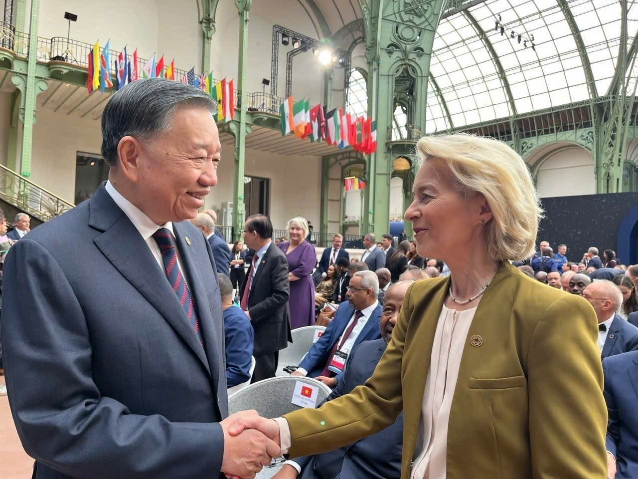 Tổng Bí thư, Chủ tịch nước Tô Lâm và Chủ tịch Ủy ban Châu Âu Ursula von der Leyen tham dự hội nghị. Ảnh: TTXVN