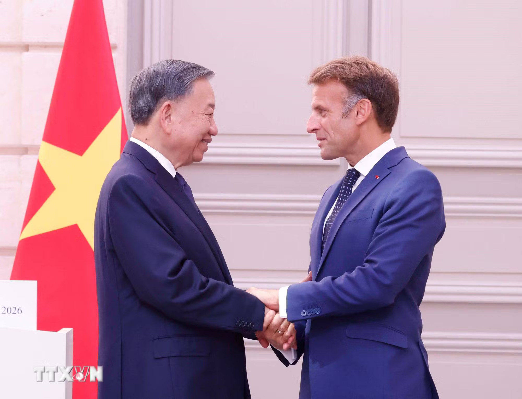 ttxvn-tong-bi-thu-chu-tich-nuoc-to-lam-va-tong-thong-phap-emmanuel-macron-gap-go-bao-chi-5.jpg