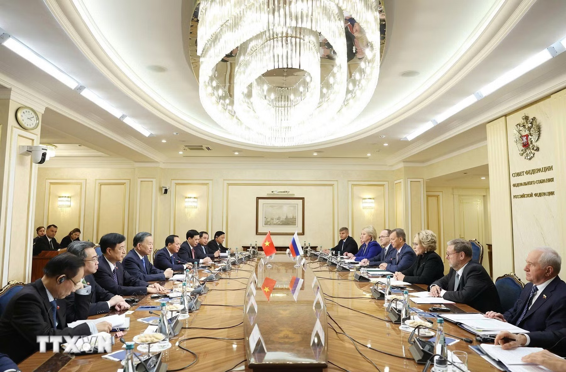 ttxvn-tong-bi-thu-chu-tich-nuoc-to-lam-hoi-kien-chu-tich-thuong-vien-nga-09-1.jpg