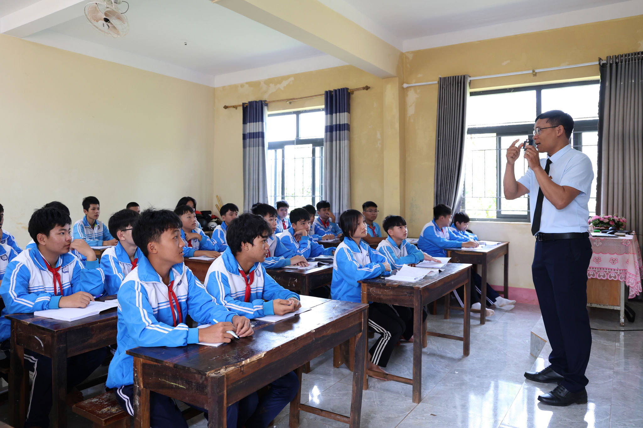 Tình trạng thiếu SGK cục bộ xảy ra ở nhiều trường học