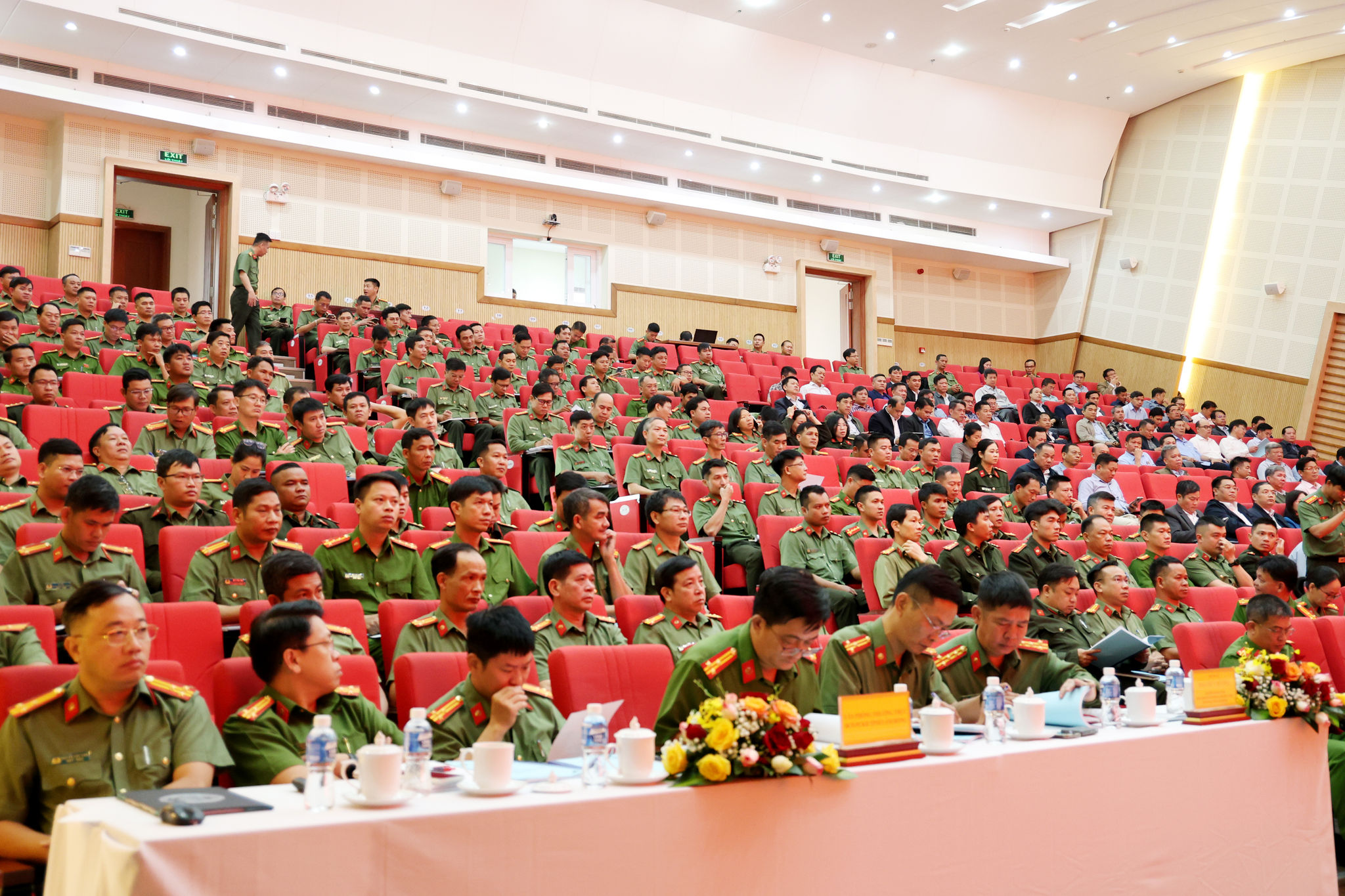 Phong chong khung bo 10