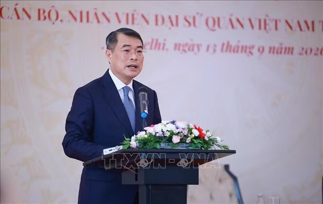 potal-thu-tuong-gap-can-bo-nhan-vien-dai-su-quan-viet-nam-tai-an-do-stand.avif