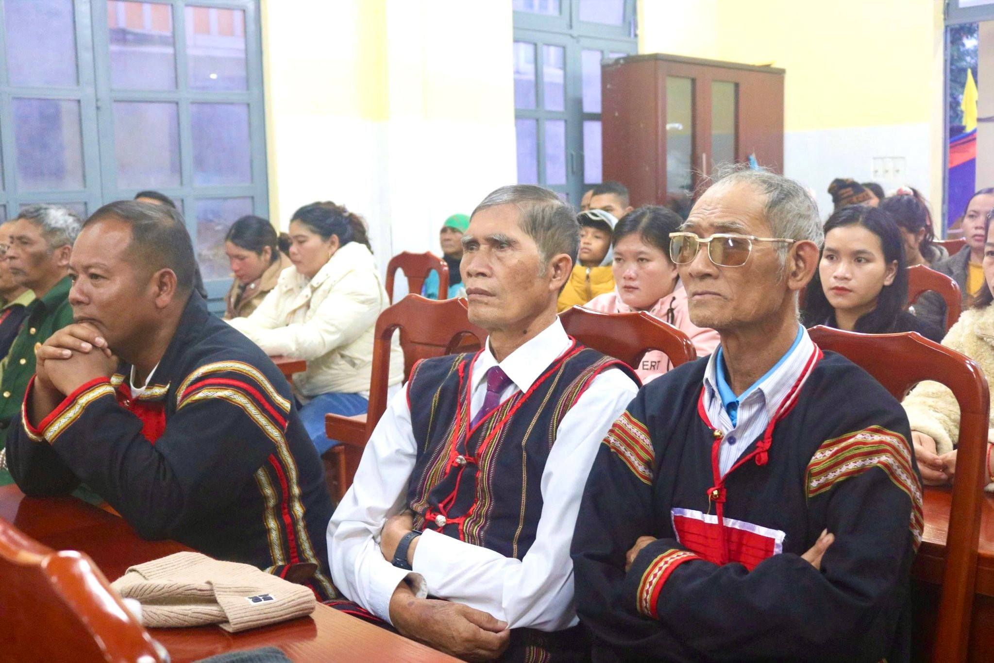 Người có uy tín trong vùng đồng bào dân tộc thiểu số giúp bà con hiểu đúng chủ trương, giữ vững sự đồng thuận, đoàn kết trong cộng đồng