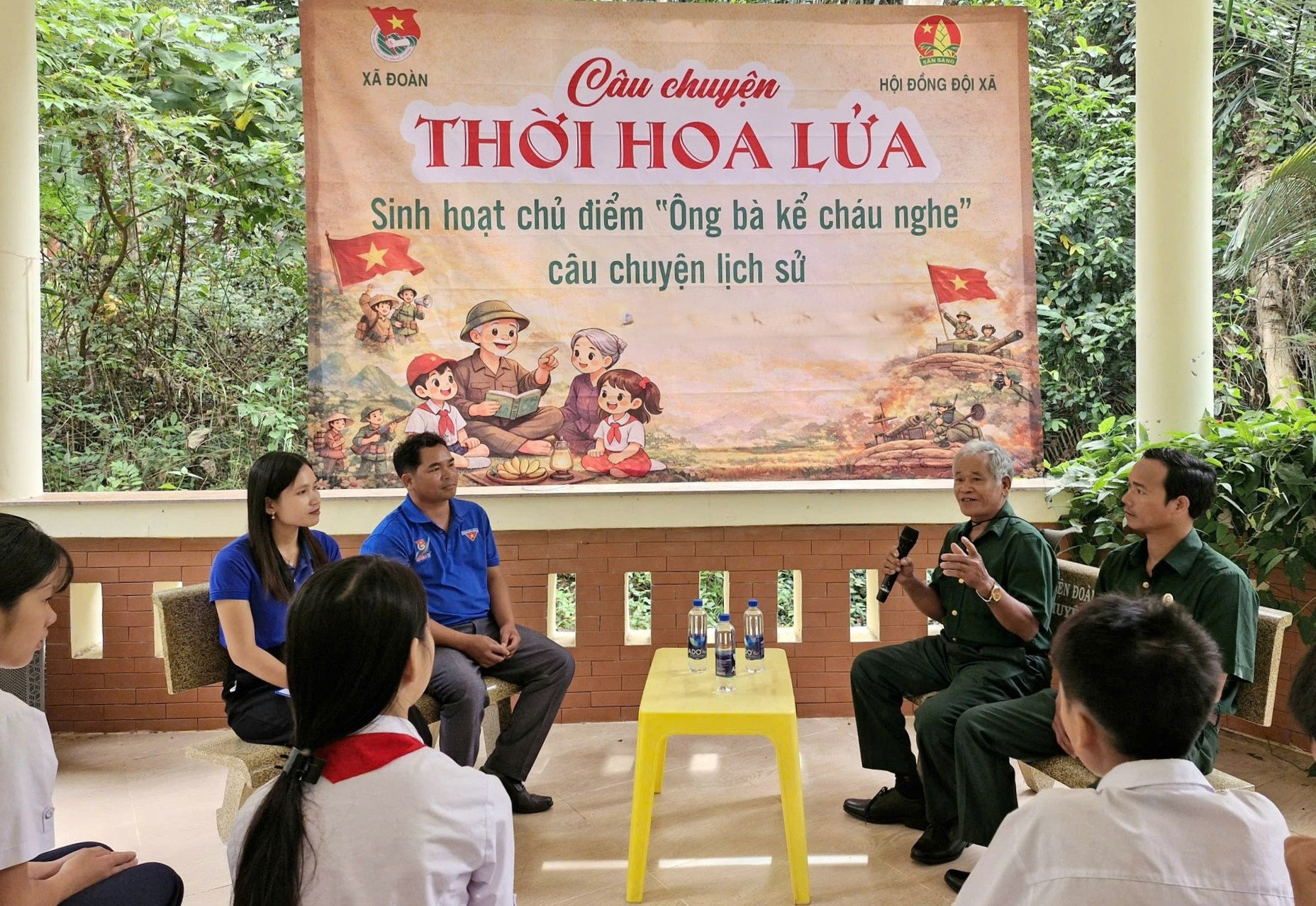 Sinh hoạt về nguồn do Xã đoàn Đông Giang phối hợp tổ chức.