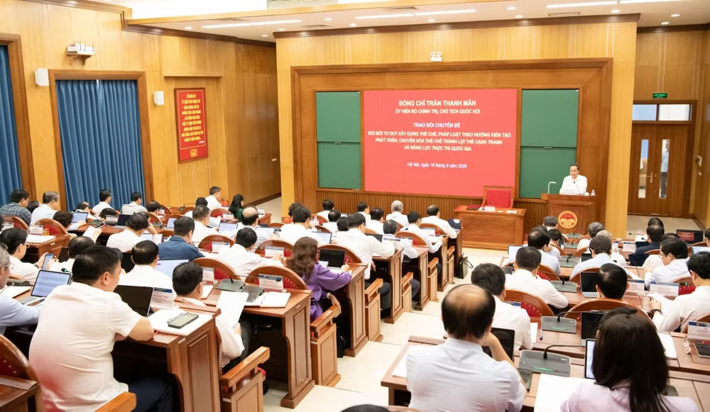 Đồng chí Trần Thanh Mẫn, Ủy viên Bộ Chính trị, Chủ tịch Quốc hội đã trao đổi và truyền đạt chuyên đề “Đổi mới tư duy xây dựng thể chế, pháp luật theo hướng kiến tạo phát triển, chuyển hóa thể chế thành lợi thế cạnh tranh và năng lực thực thi quốc gia anh.jpg