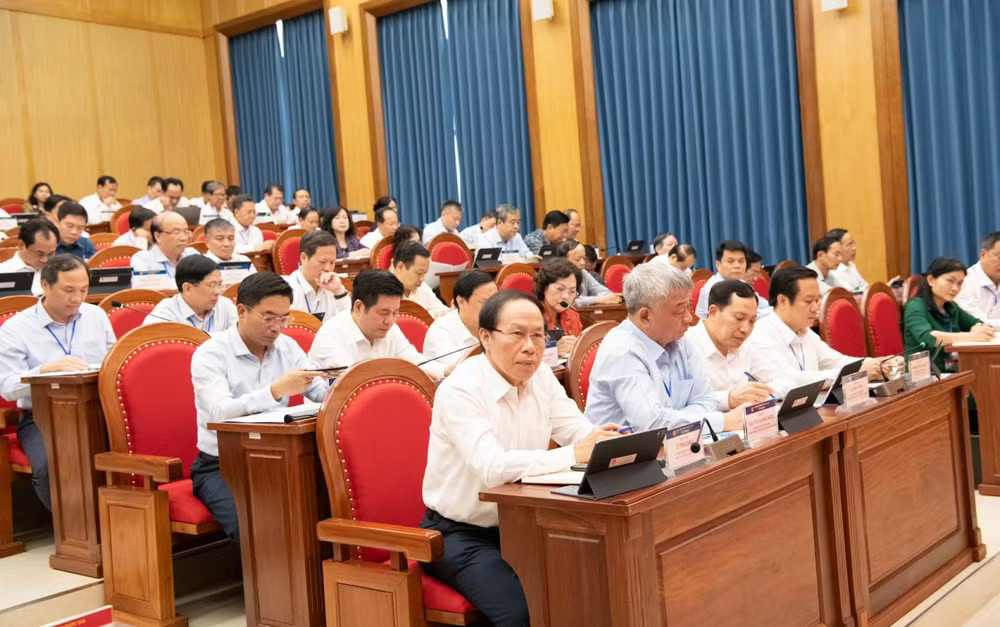 Các học viên dự nghe chuyên đề “Đổi mới tư duy xây dựng thể chế, pháp luật theo hướng kiến tạo phát triển, chuyển hóa thể chế thành lợi thế cạnh tranh và năng lực thực thi quốc gia anh-2406.jpg