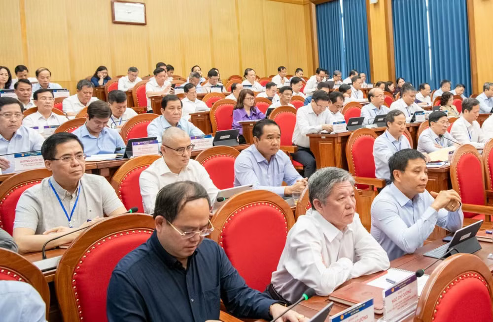 Quang cảnh các học viên tham gia Lớp bồi dưỡng, cập nhật kiến thức đối với Ủy viên Trung ương Đảng khóa XIV. (Ảnh: LÂM HIỀN) anh-243.jpg
