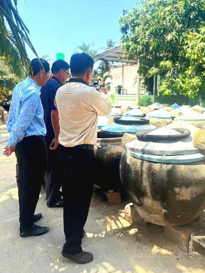 D.Đoàn khảo sát nghề làm nước mắm Phan Thiết