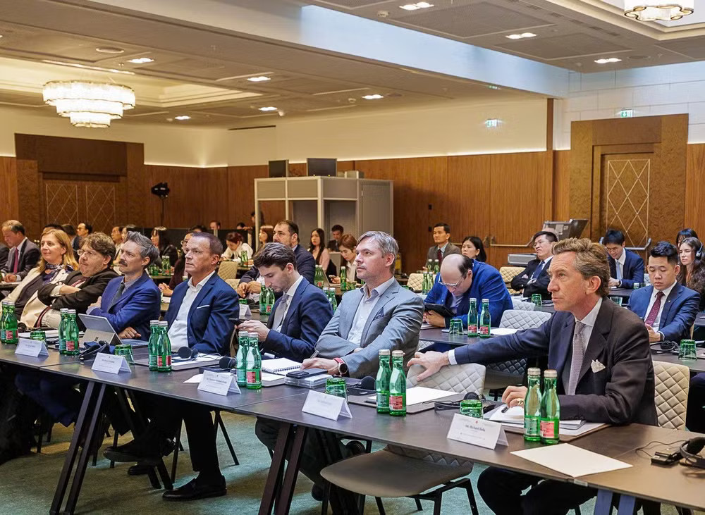 Các tham luận tại hội nghị tập trung vào những chủ đề liên quan đến quá trình phát triển của thị trường tài chính và tăng cường hợp tác đầu tư giữa hai nước. (Ảnh: BTC) toa-dam-1.jpg