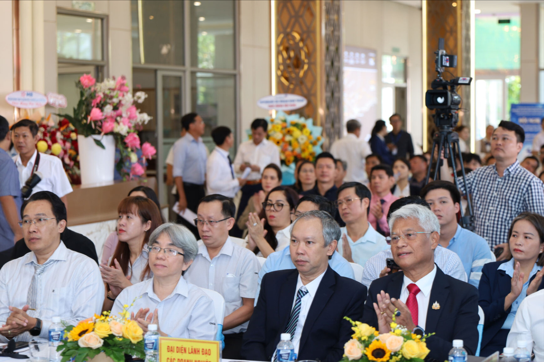 dai-dien-lanh-dao-cac-doanh-nghiep-du-hoi-nghi(1).jpg