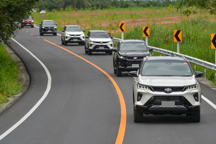 Toyota Fortuner phi&ecirc;n bản mới tại thị trường Việt Nam