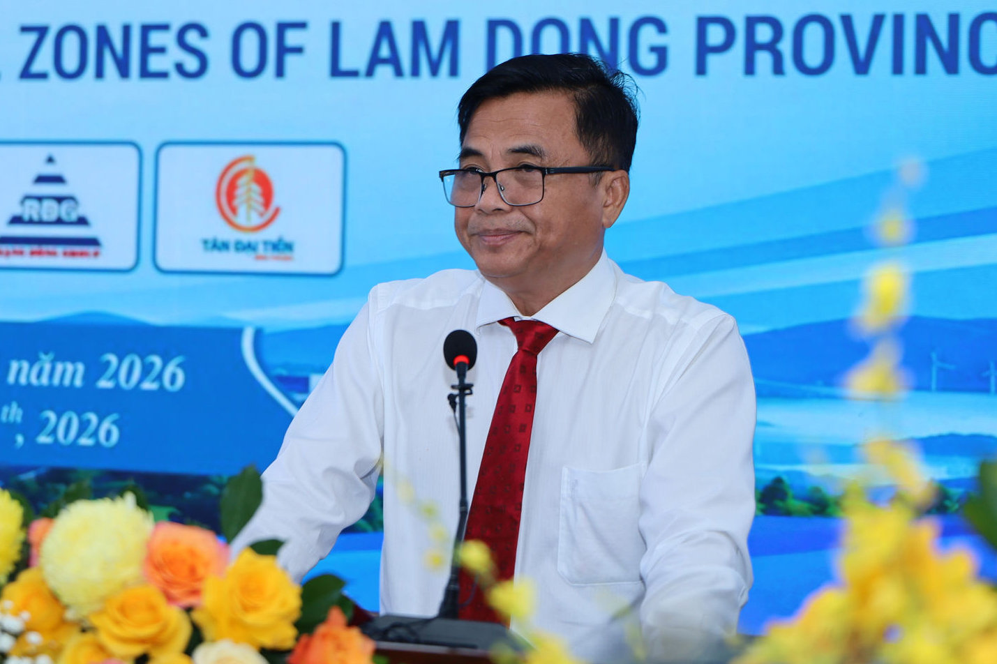 ong-phan-duong-cuong-truong-ban-quan-ly-cac-khu-cong-nghiep-tinh-lam-dong-phat-bieu-tai-hoi-nghi(1).jpg