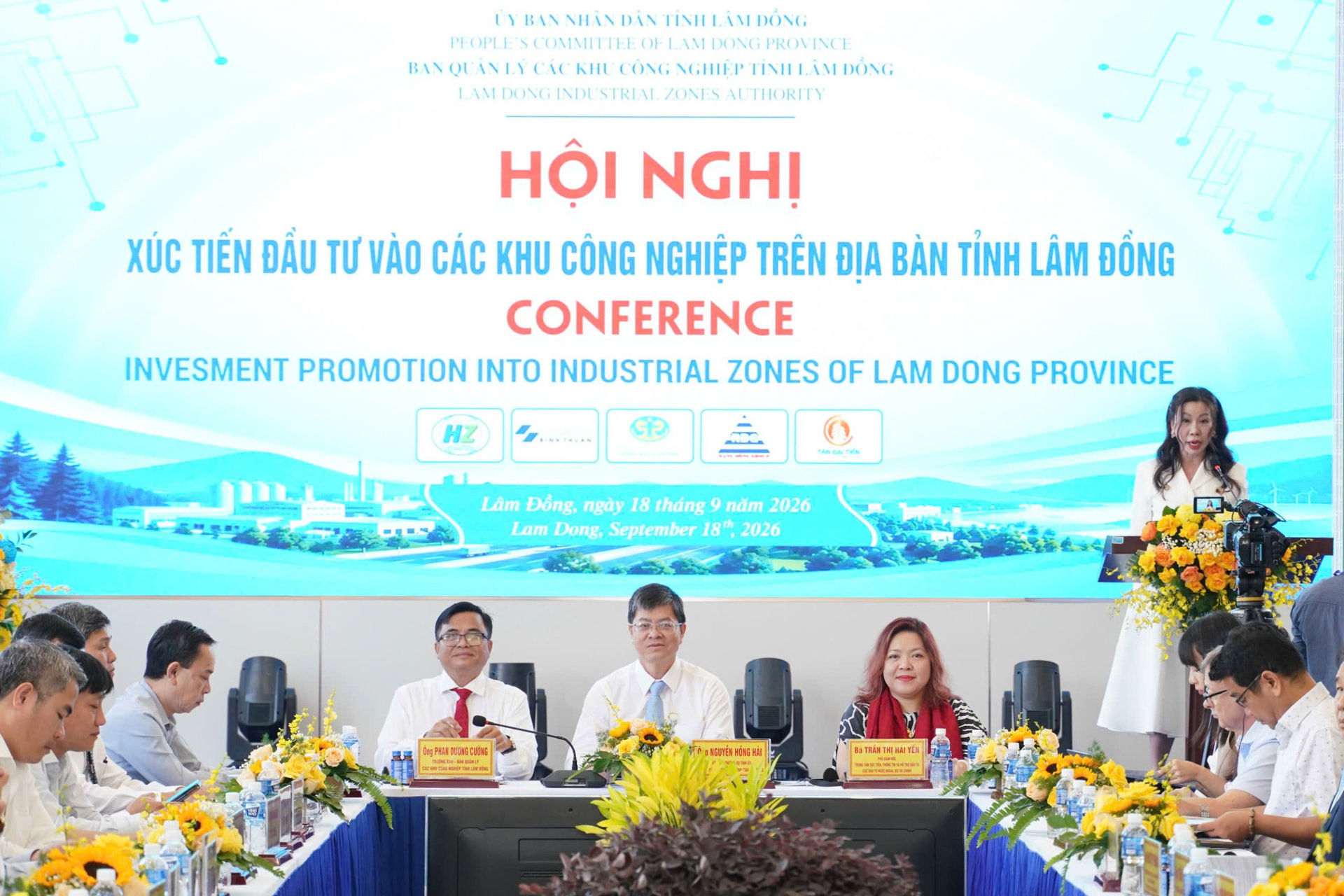 u-tu-cuc-dau-tu-nuoc-ngoai-bo-tai-chinh-dong-chi-nguyen-hong-hai-ngoi-giua-uy-vien-ban-thuong-vu-tinh-uy-pho-chu-tich-thuong(1).jpg