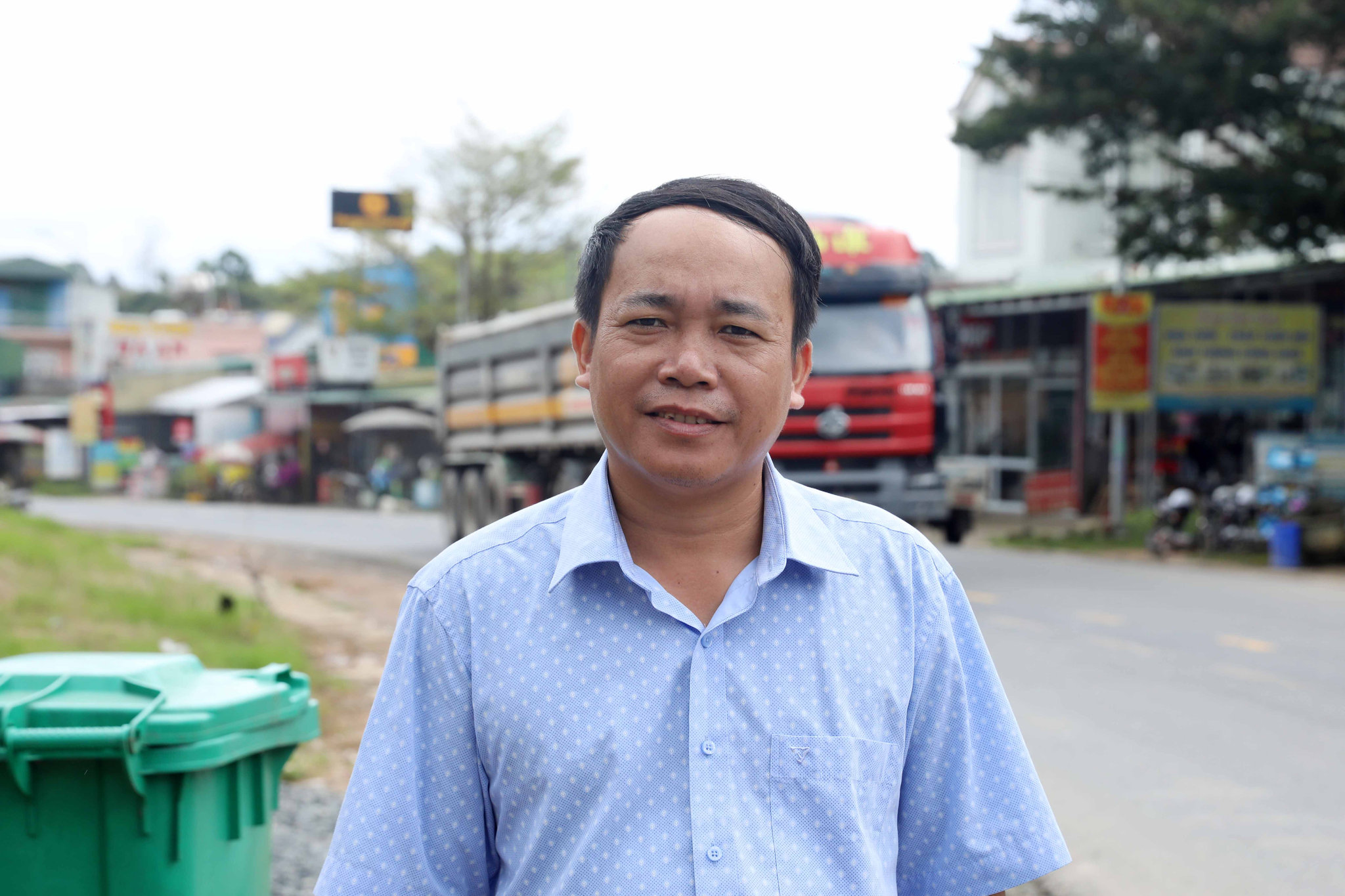 Ông Bùi Văn Long, Phó Giám đốc Trung tâm Dịch vụ tổng hợp xã Đam Rông 1