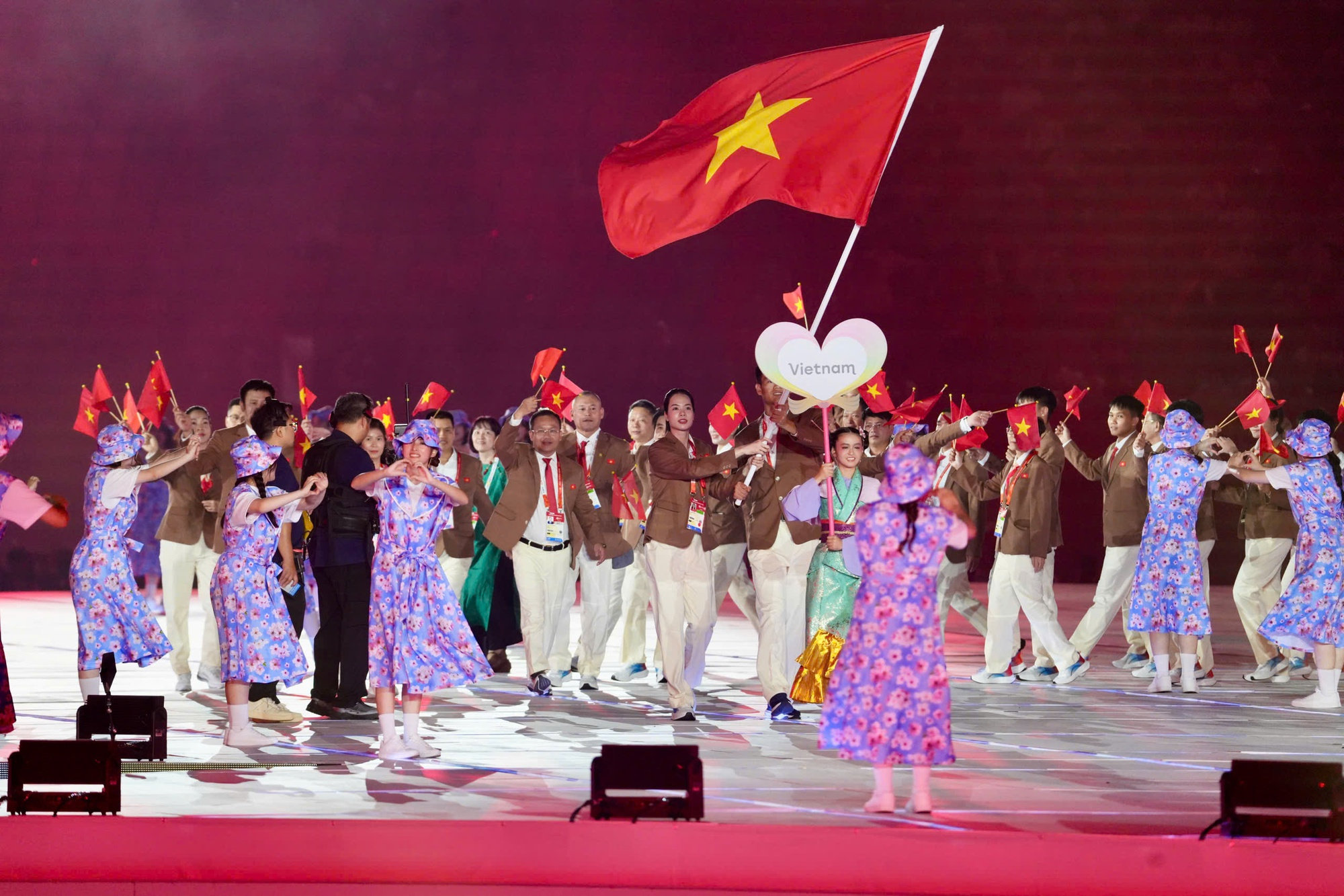 Khai mạc ASIAD 20: Nơi khát vọng tỏa sáng và những trái tim chung một nhịp đập- Ảnh 1.