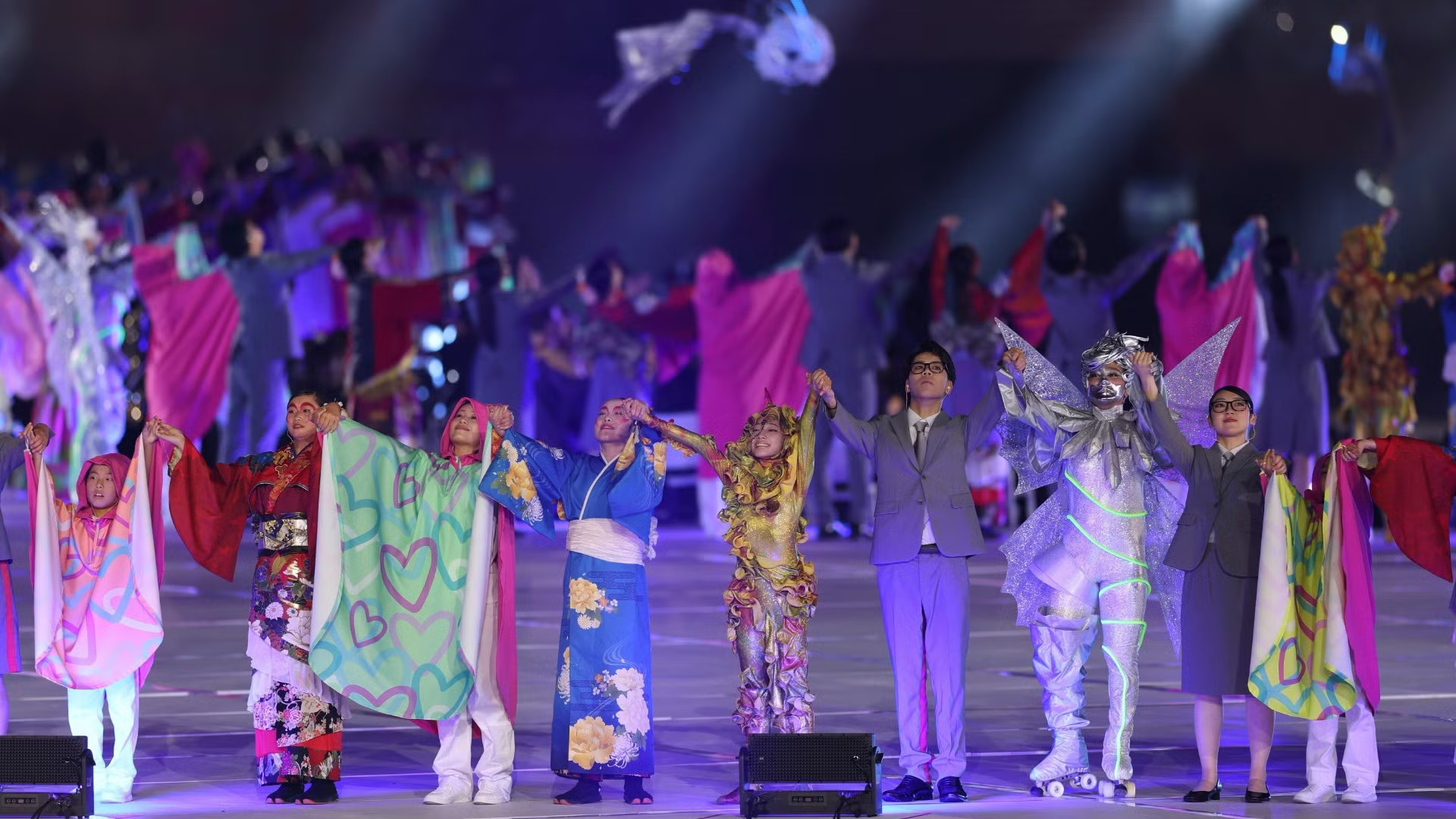 Các tiết mục văn nghệ tại lễ khai mạc. Ảnh: Theanh28. vna-potal-khai-mac-dai-hoi-the-thao-chau-a-asiad-lan-thu-20-tai-nhat-ban.jpg