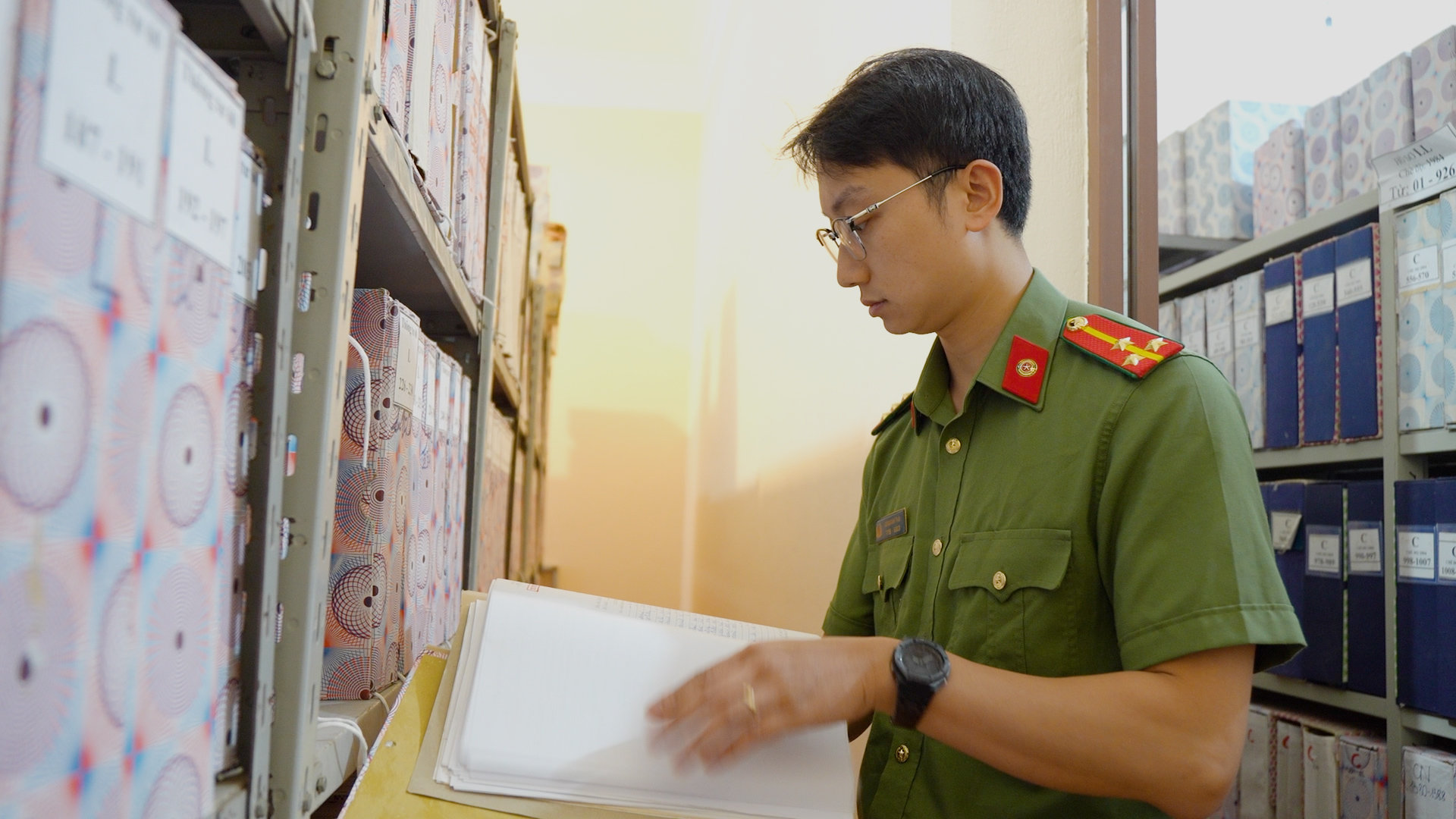 4. Hồ sơ lưu trữ được rà soát, đối chiếu để chuẩn hóa dữ liệu.