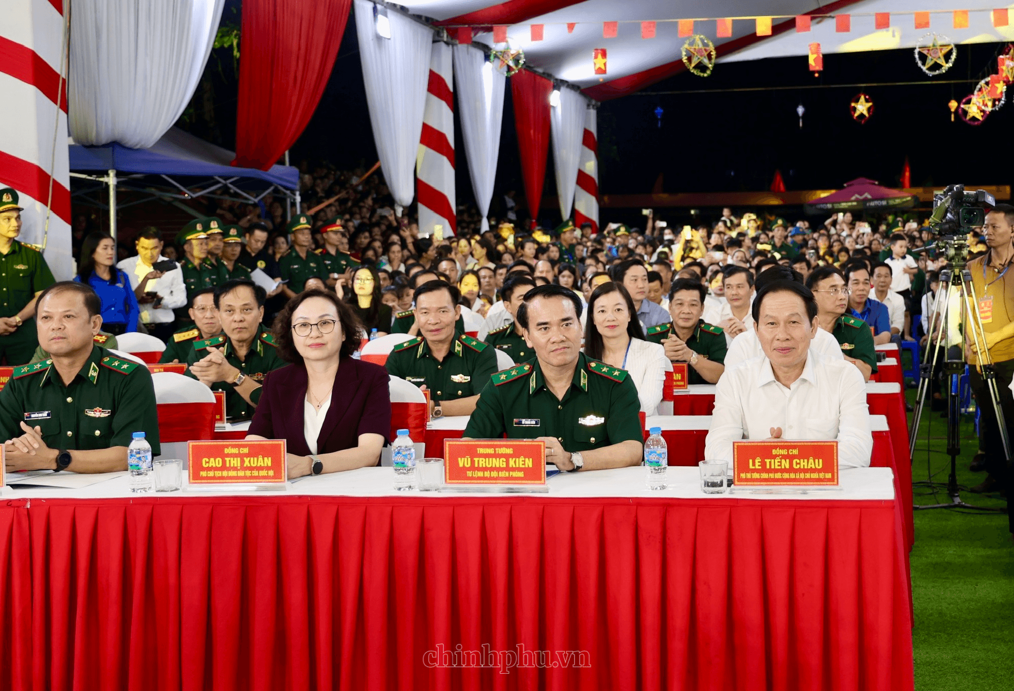 Đêm hội Trăng rằm toả sáng biên cương- Ảnh 1.