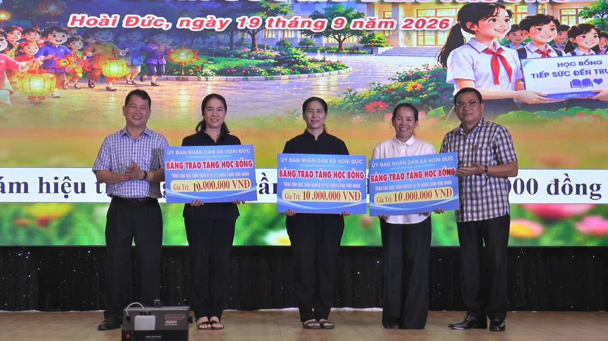 Chủ tịch UBND xã Hoài Đức Trần Đình Trang ...