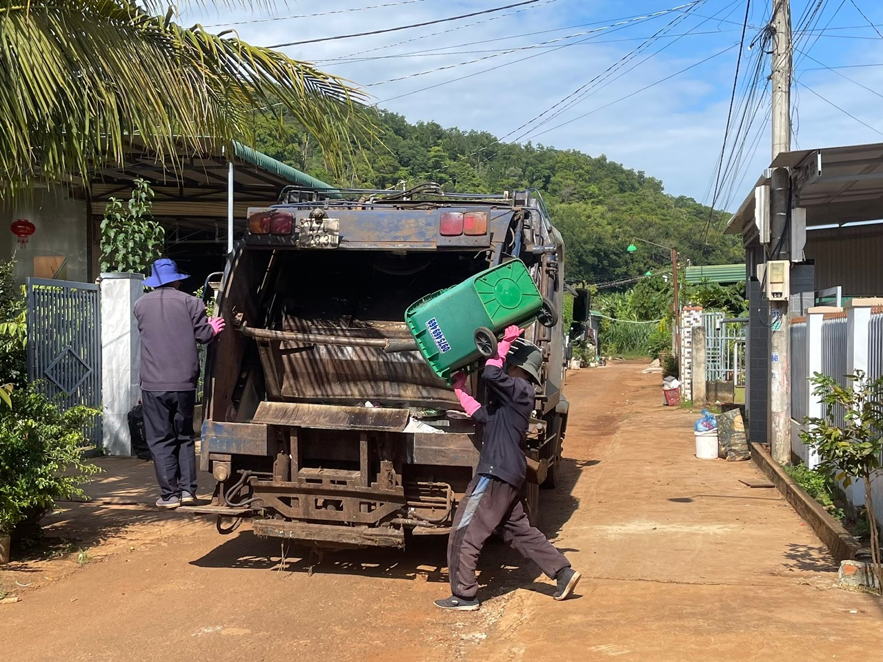 Nguồn rác thải ở khu vực nông thôn có tỷ lệ thu gom cao