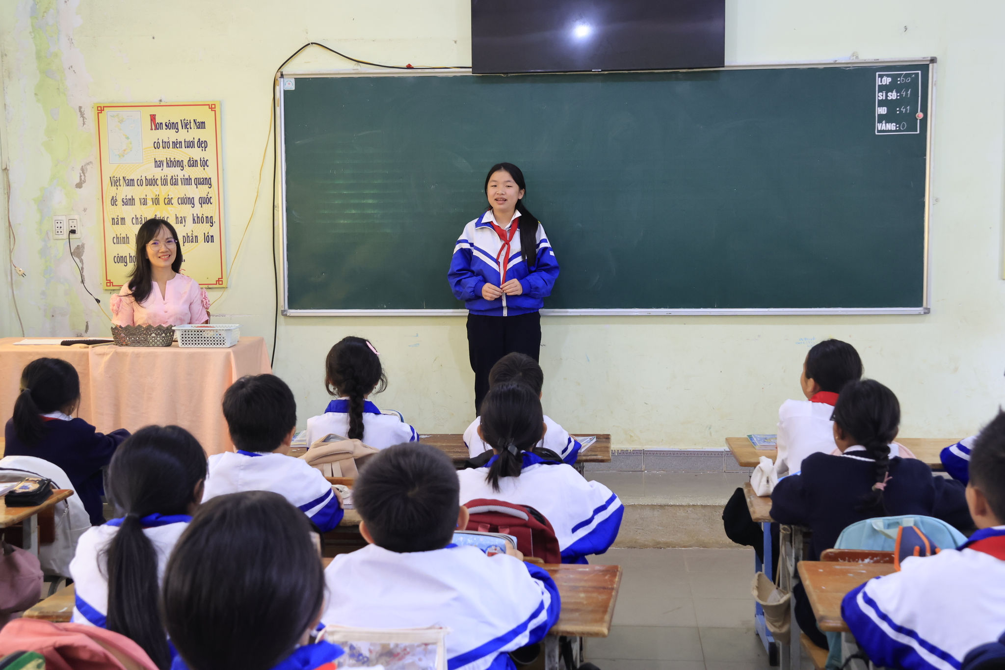 Lan Hương, cô lớp trưởng lớp 6A1, Trường THCS Ka Đô.