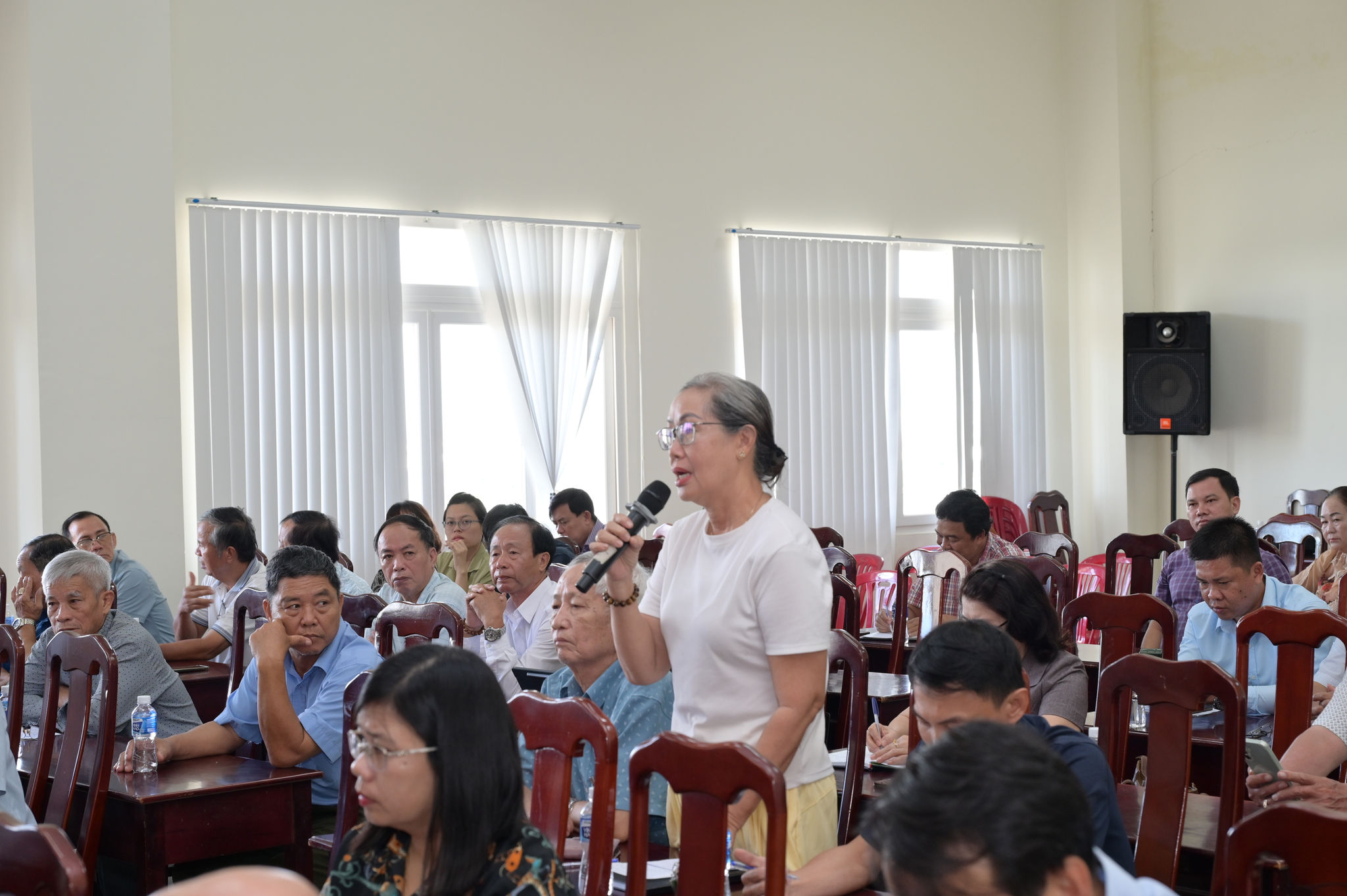 Cử tri kiến nghị vấn đề lấn chiếm đất công