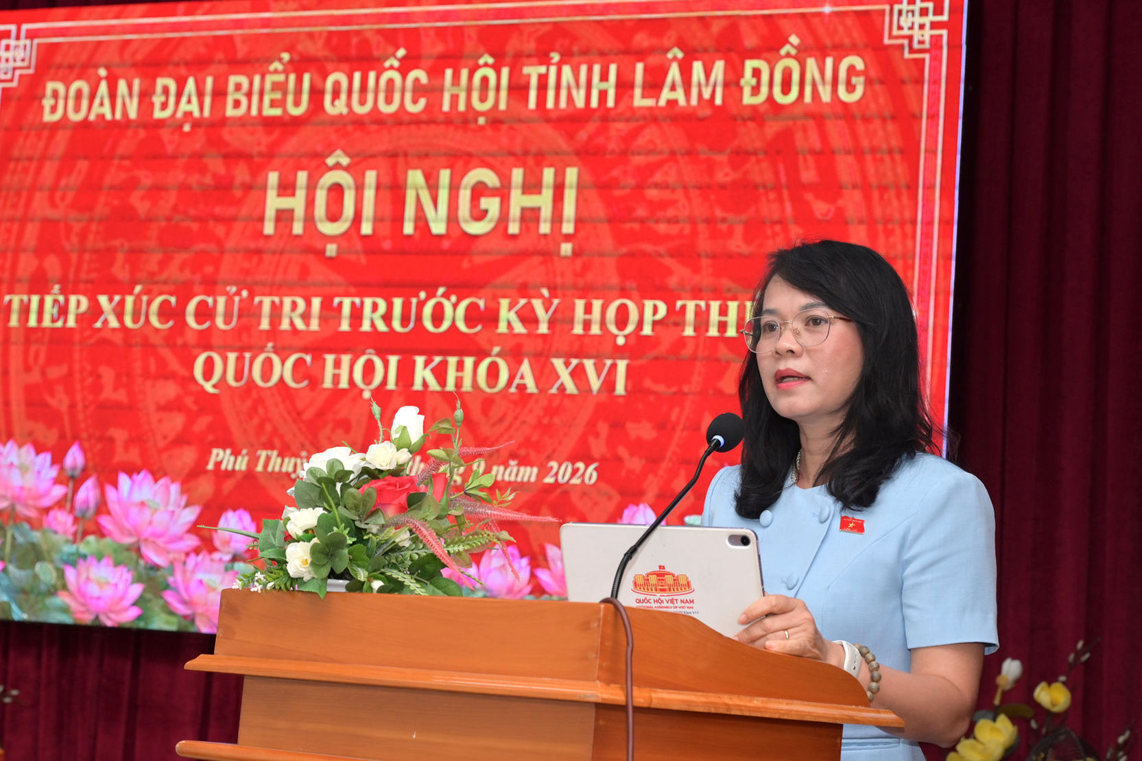 dbqh-pham-thi-hong-yen-tra-loi-cac-kien-nghi-cua-cu-tri(1).jpg