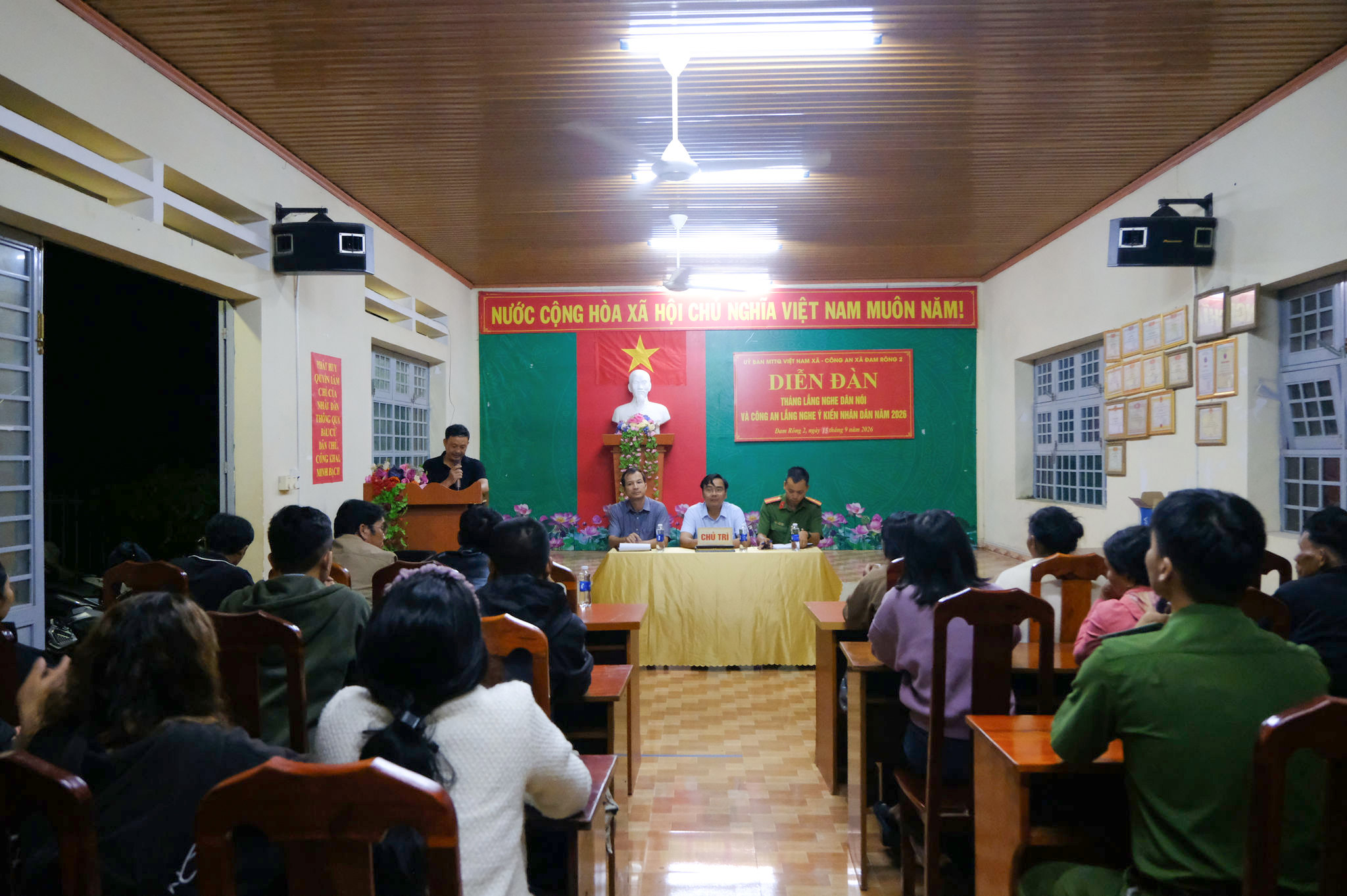 dien-dan-thang-lang-nge-dan-noi-tai-thon-nam-ro-mai.jpg