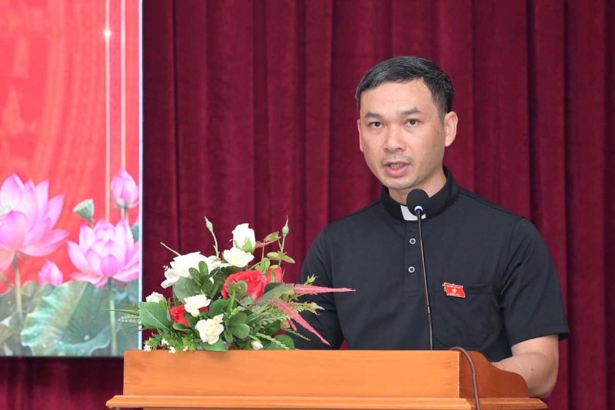 linh-muc-le-nguyen-thao-chanh-van-phong-toa-giam-muc-phan-thiet-bao-cao-cac-noi-dung-truoc-ky-hop(1).jpg