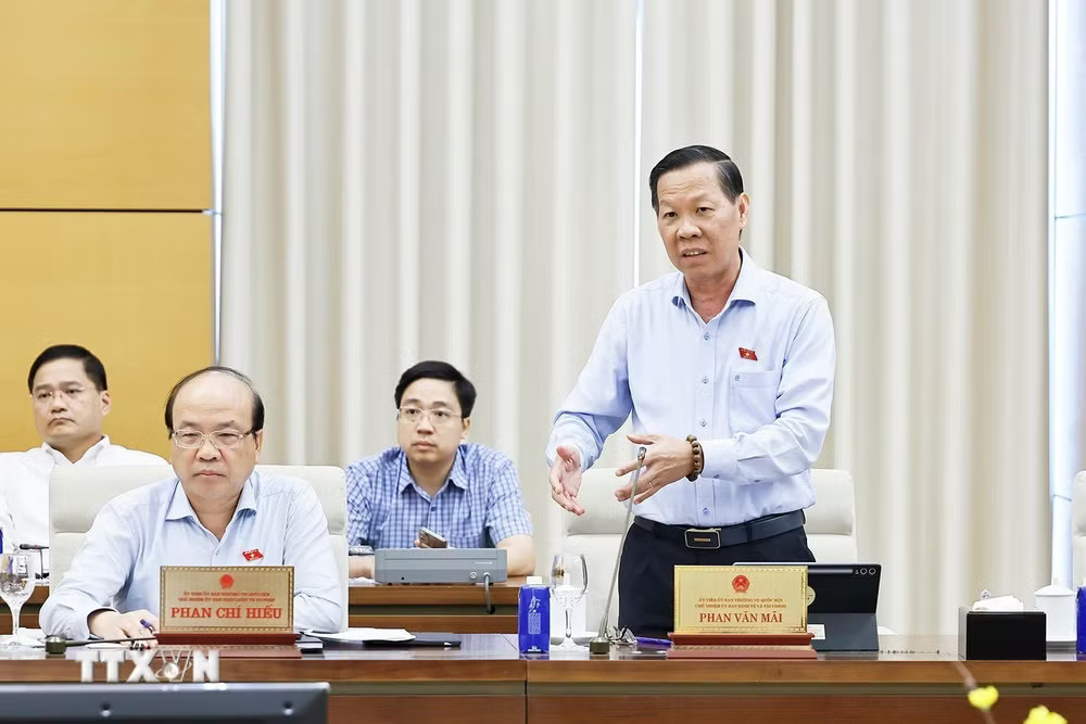 Chủ nhiệm Ủy ban Kinh tế và Tài chính của Quốc hội Phan Văn Mãi phát biểu. (Ảnh: Doãn Tấn/TTXVN) ttxvn_uy-ban-thuong-vu-quoc-hoi-1787.jpg