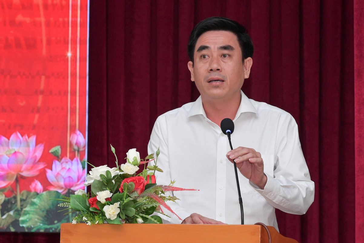 ong-le-thanh-son-pho-giam-doc-so-nong-nghiep-va-moi-truong-tra-loi-kien-nghi-lien-quan-du-an-ho-ka-pet(1).jpg